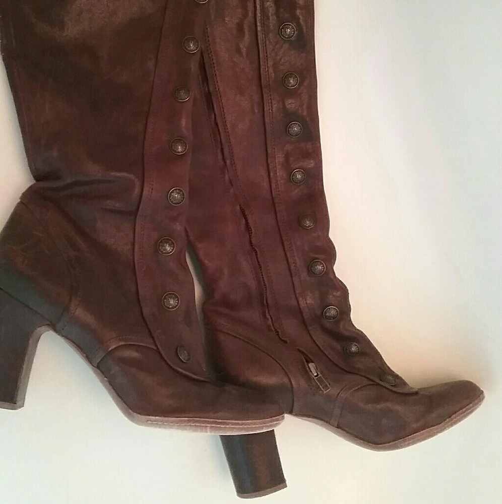 Gorgeous  Frye Adrienne  button